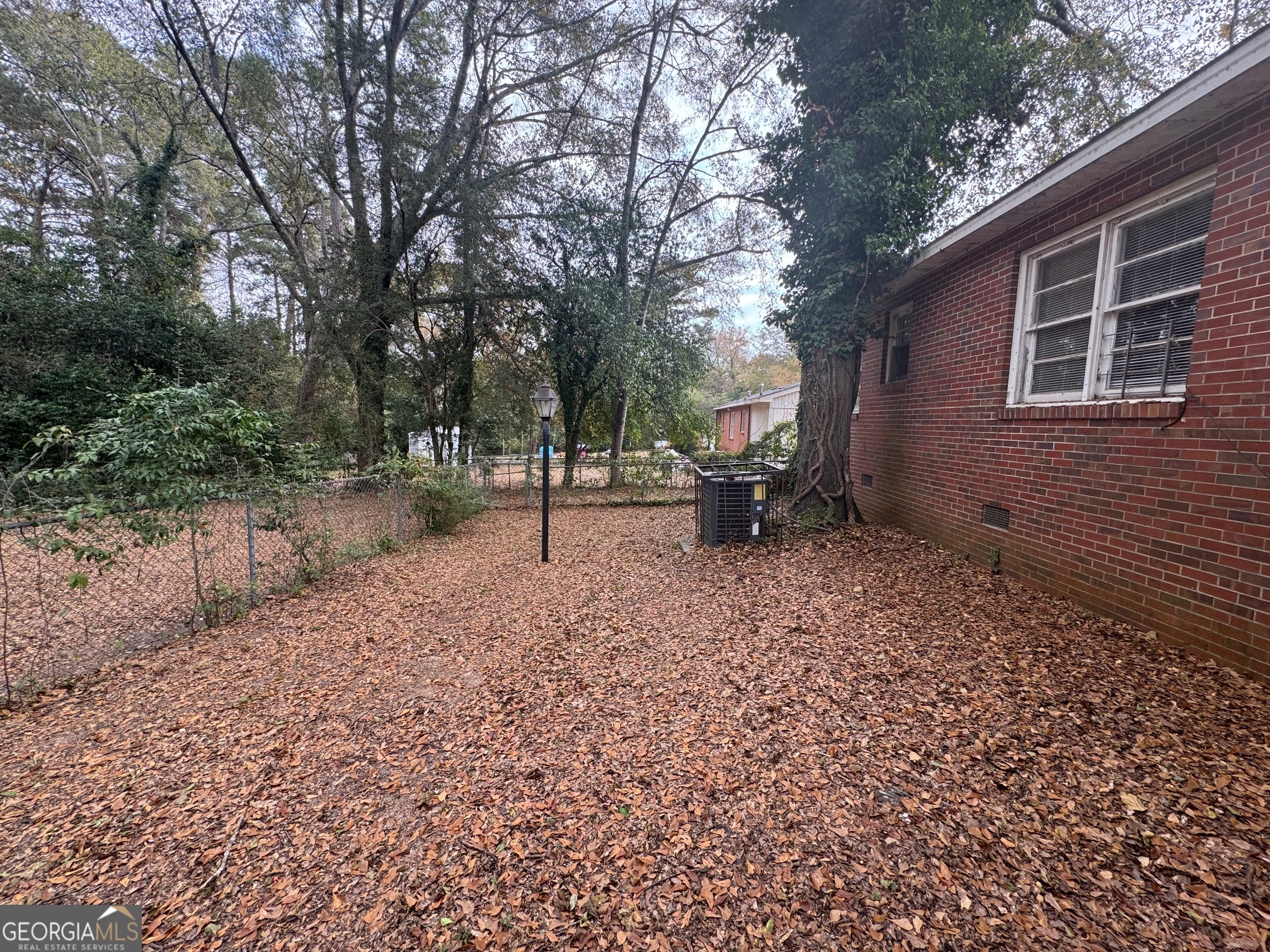 3515 Greenbriar Road Macon, GA 31204 - Photo 20 of 22 a backyard of a house with lots of green space