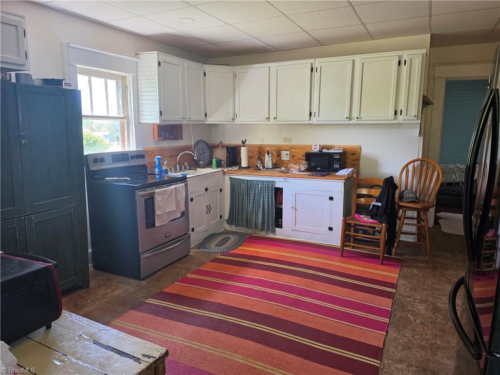 2729 Asbury Road Mount Airy, NC 27030 - Photo 11 of 36