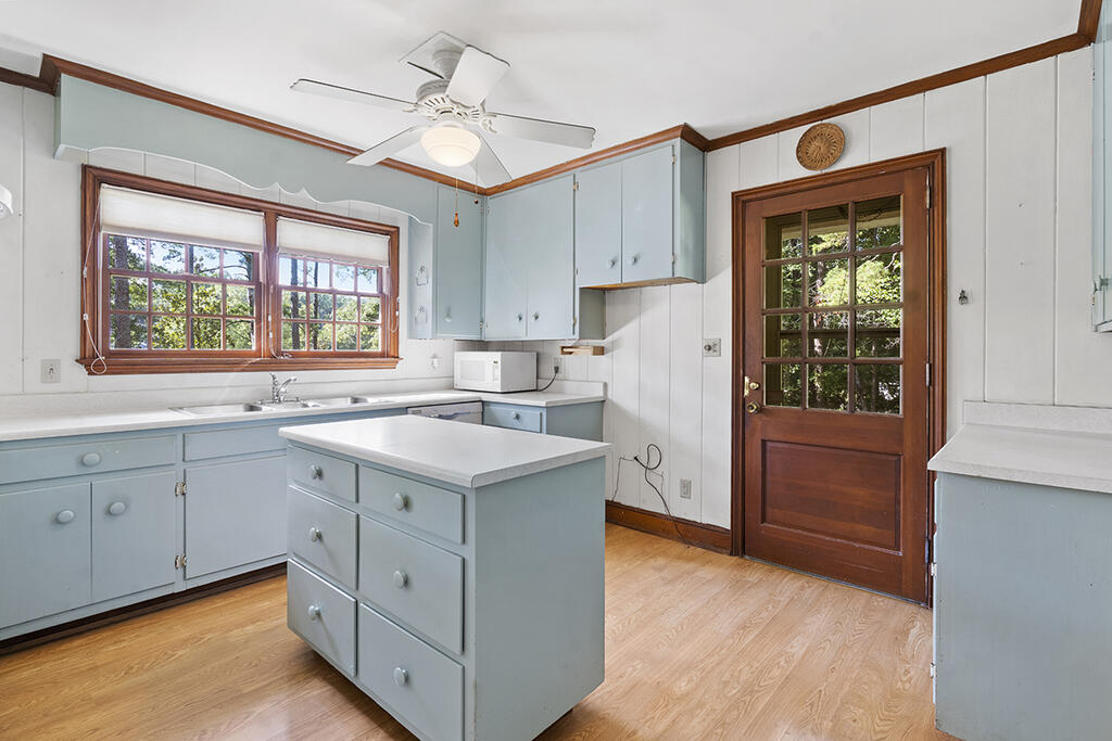 308 Hunting Road Greenwood, SC 29646 - Photo 6 of 27 Gallery Image 6