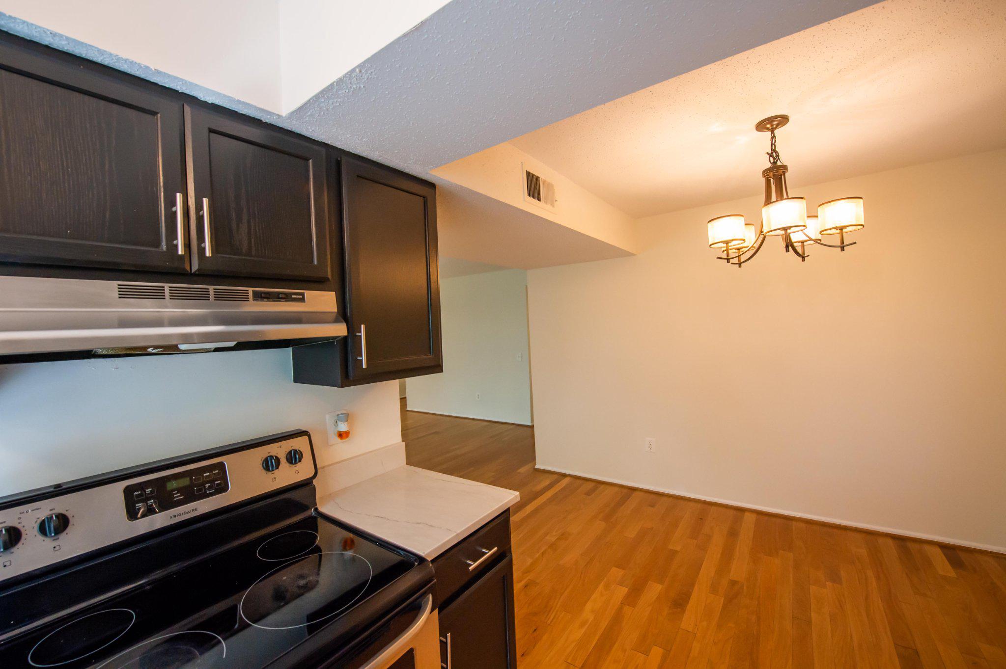 120 Fort Evans Road Southeast, Unit C Leesburg, VA 20175 - Photo 9 of 23 Kitchen and dining area