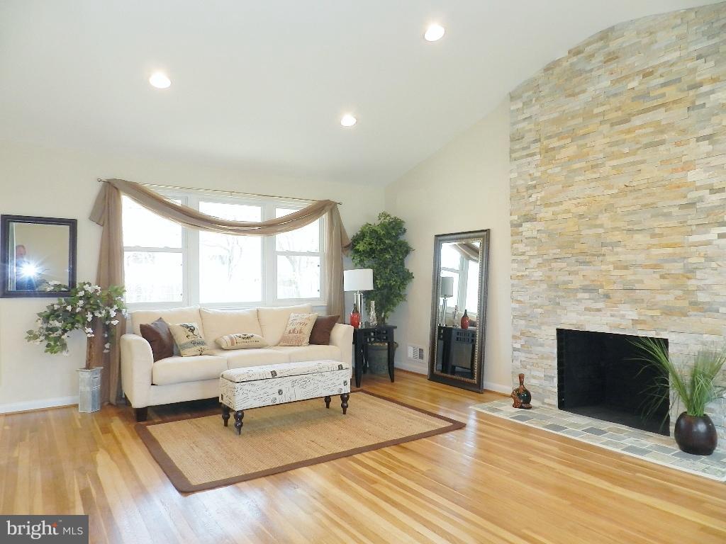 11615 Gilsan Street Silver Spring, MD 20902 - Photo 12 of 30 Living Room