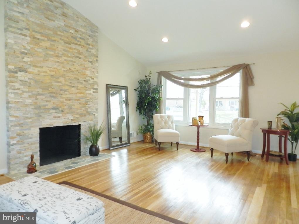 11615 Gilsan Street Silver Spring, MD 20902 - Photo 13 of 30 Living Room