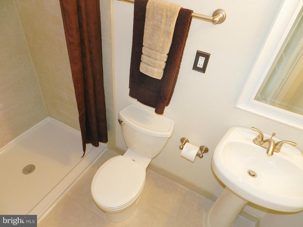 11615 Gilsan Street Silver Spring, MD 20902 - Photo 19 of 30 Bath