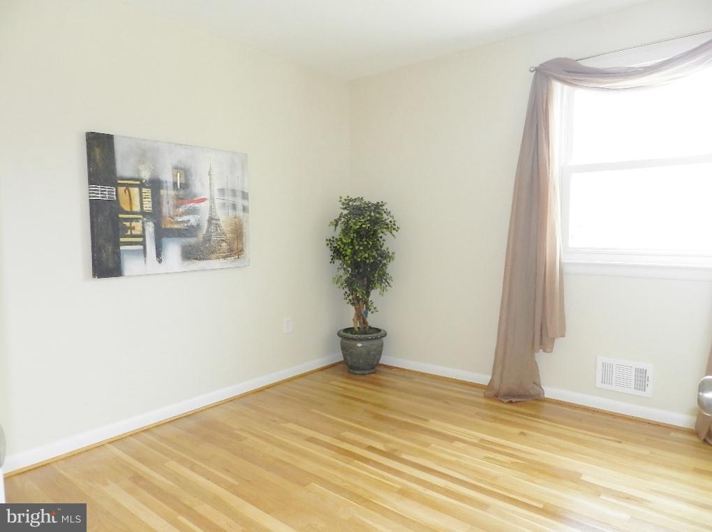 11615 Gilsan Street Silver Spring, MD 20902 - Photo 20 of 30 Bedroom