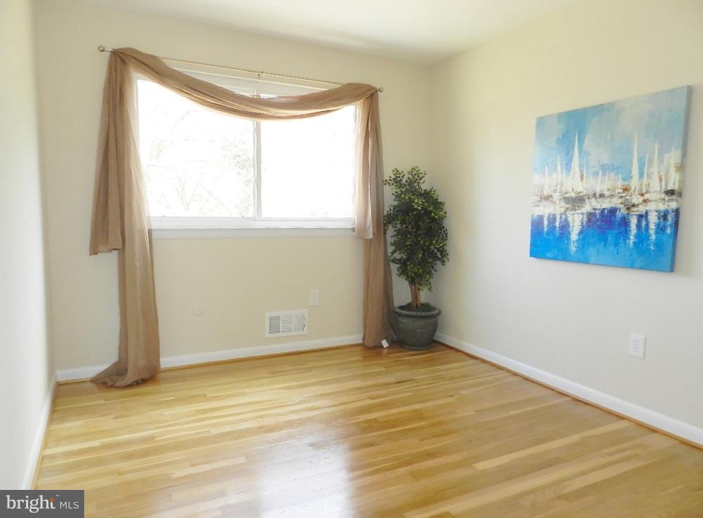 11615 Gilsan Street Silver Spring, MD 20902 - Photo 22 of 30 Bedroom