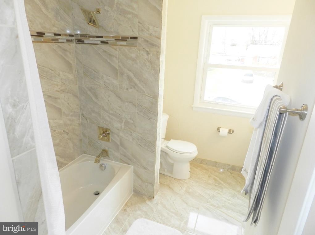 11615 Gilsan Street Silver Spring, MD 20902 - Photo 23 of 30 Bath