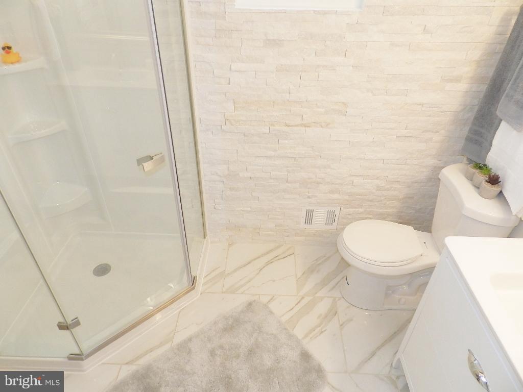 11615 Gilsan Street Silver Spring, MD 20902 - Photo 27 of 30 Bath