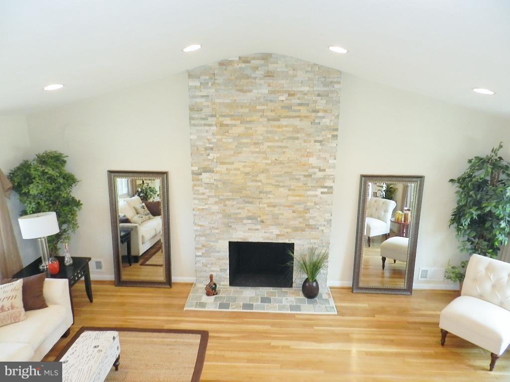 11615 Gilsan Street Silver Spring, MD 20902 - Photo 4 of 30 Living Room