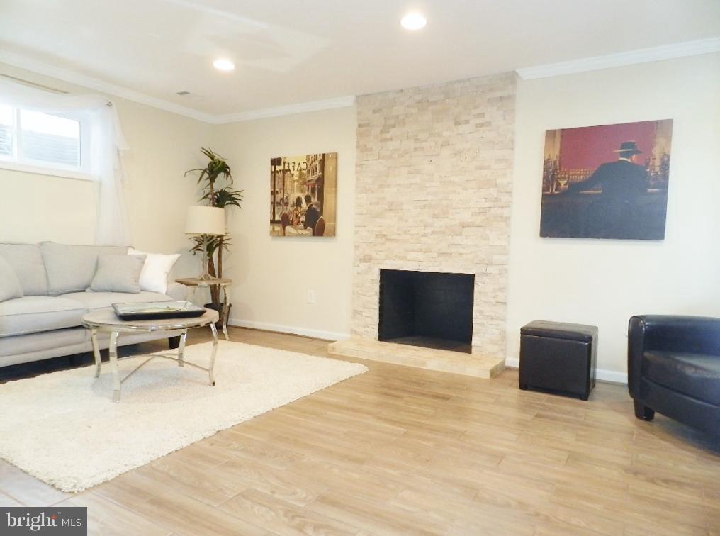 11615 Gilsan Street Silver Spring, MD 20902 - Photo 7 of 30 Family Room
