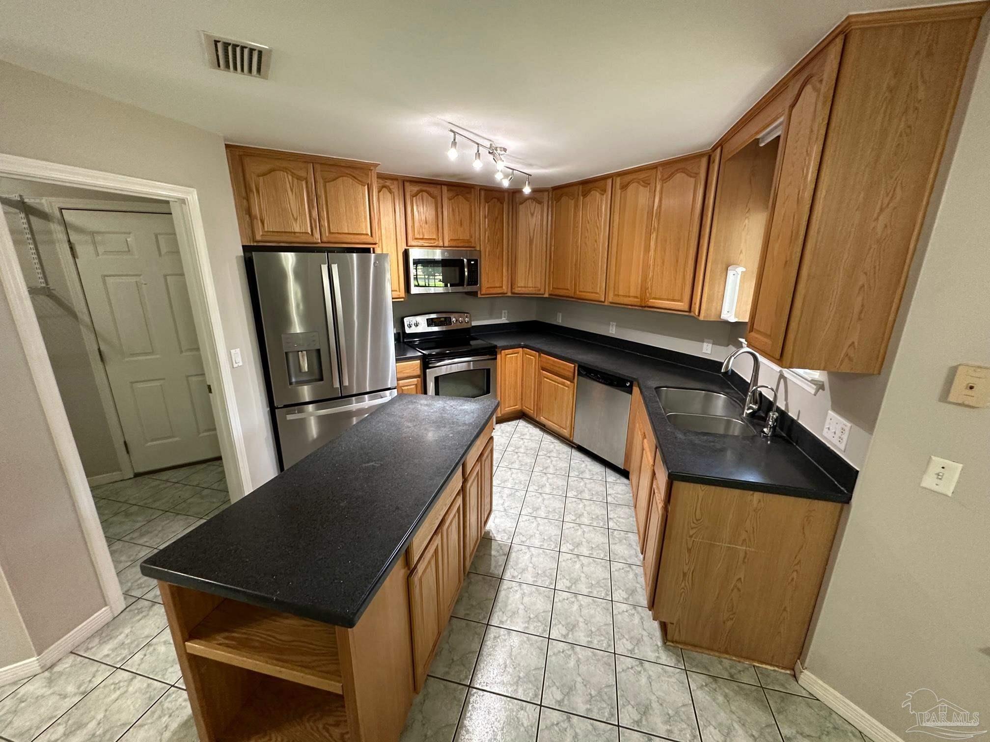 5749 Admirals Road Milton, FL 32583 - Photo 6 of 30 Gallery Image 6