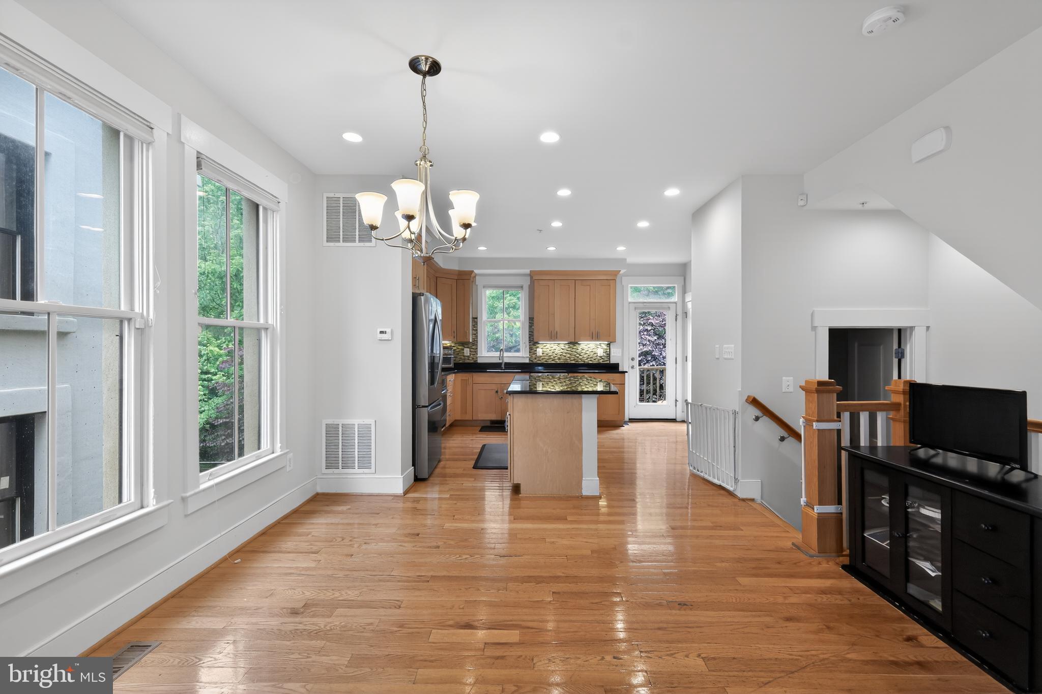 2711 Cassedy Street Silver Spring, MD 20910 - Photo 6 of 36 Dining Area
