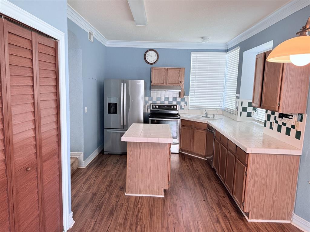 8025 Addison Court Orlando, FL 32835 - Photo 5 of 12