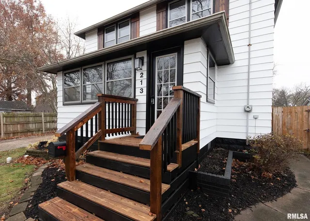 a view of a house with backyard and deck