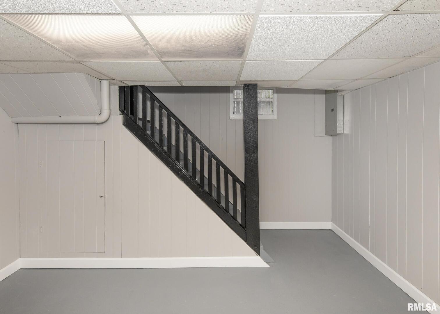 213 North Williams Street Geneseo, IL 61254 - Photo 35 of 42 a view of hallway with stairs