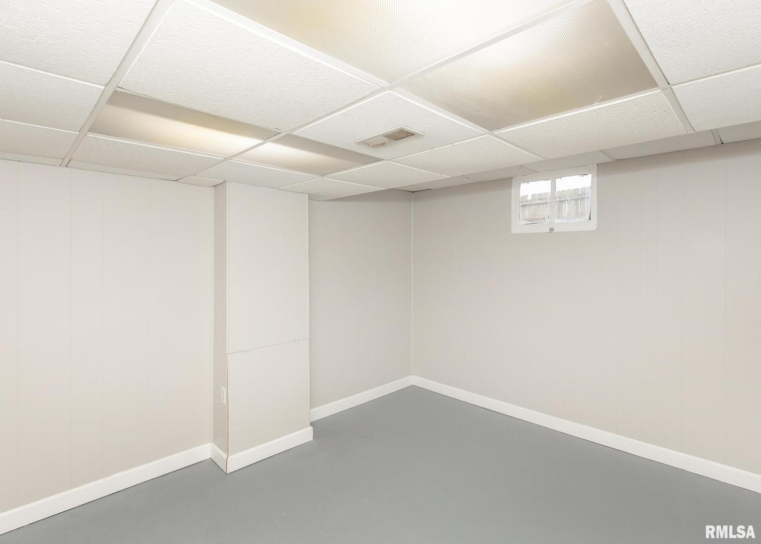 213 North Williams Street Geneseo, IL 61254 - Photo 36 of 42 an empty room with a empty space and a window