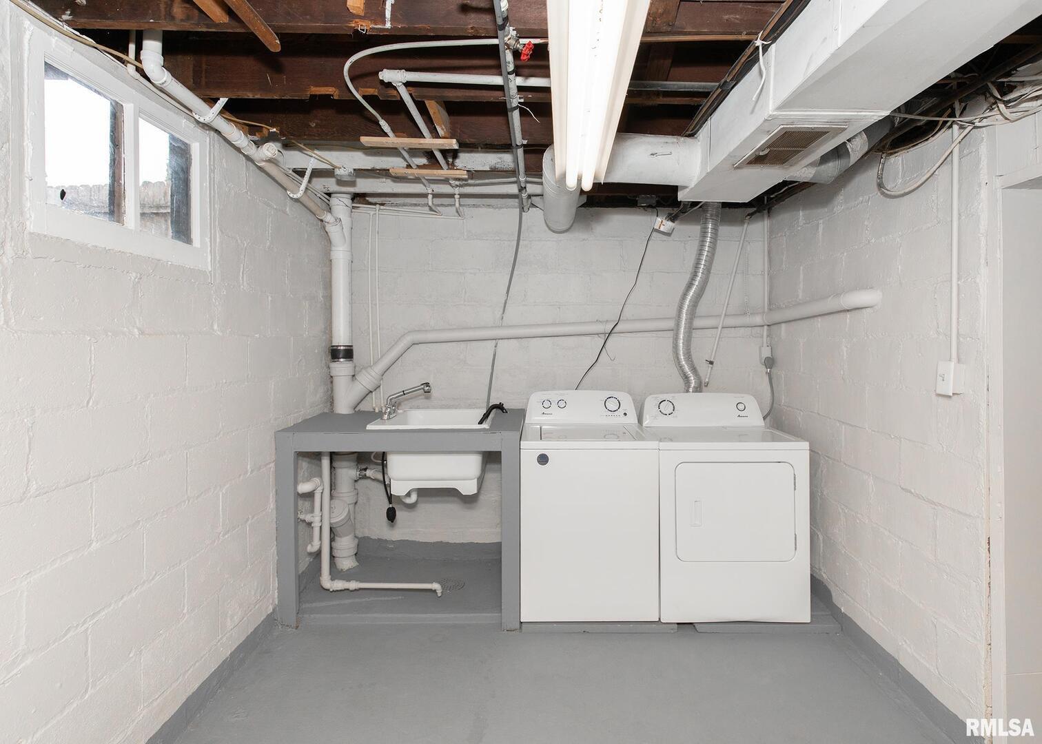 213 North Williams Street Geneseo, IL 61254 - Photo 38 of 42 a utility room with dryer and washer