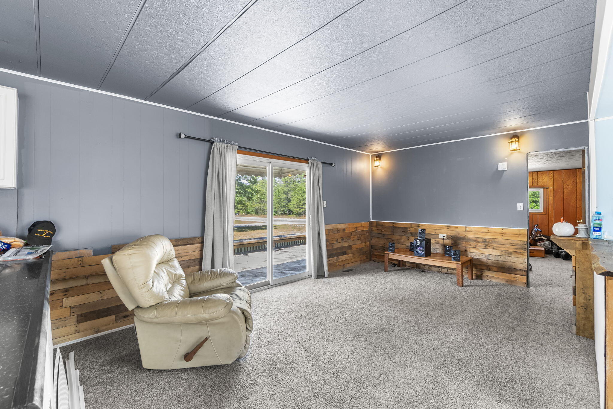 4055 West Pinecrest Road Grayling, MI 49738 - Photo 10 of 26 Living Room