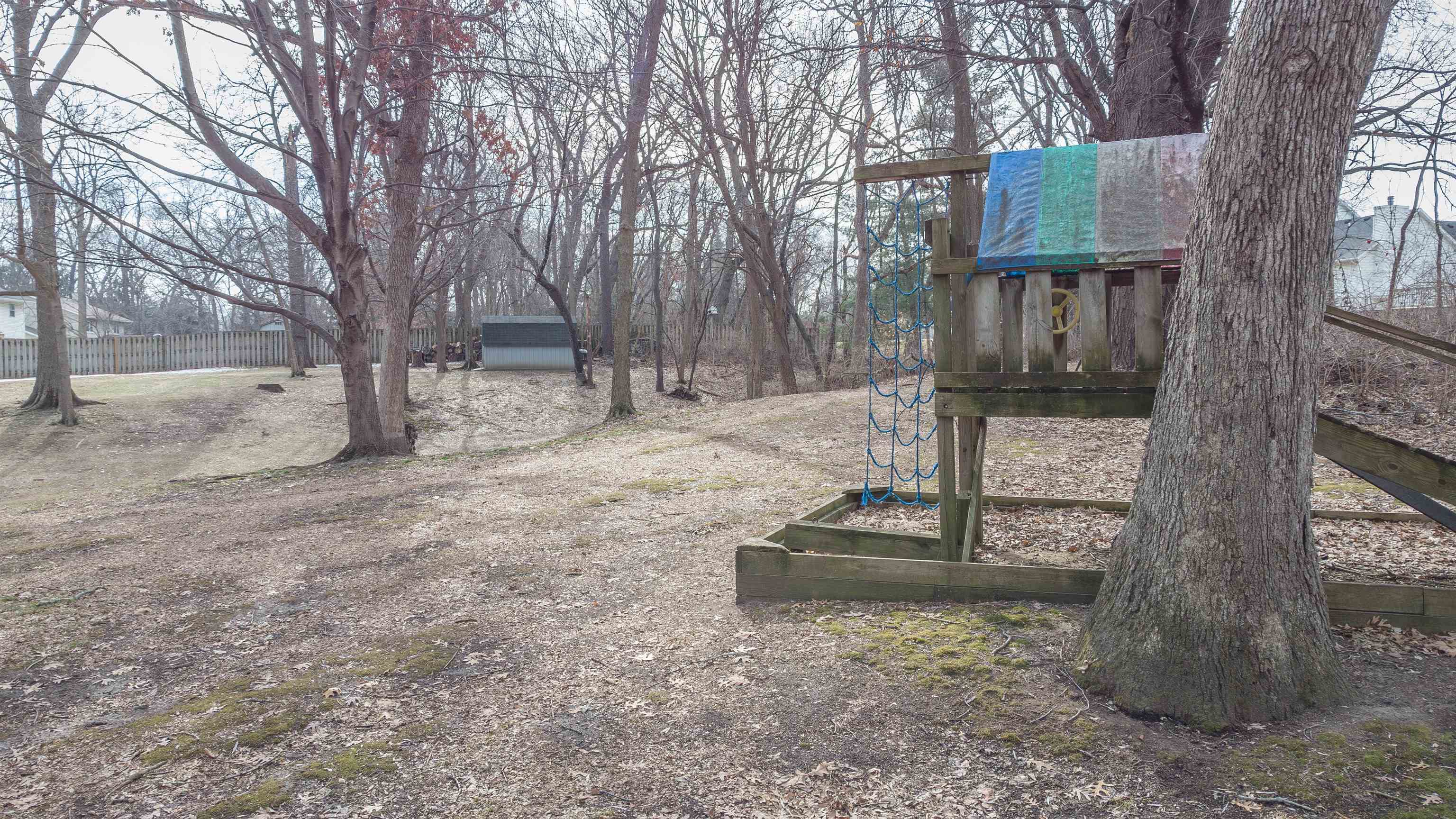 684 Sioux Drive Freeport, IL 61032 - Photo 41 of 44 a front view of a house with a yard