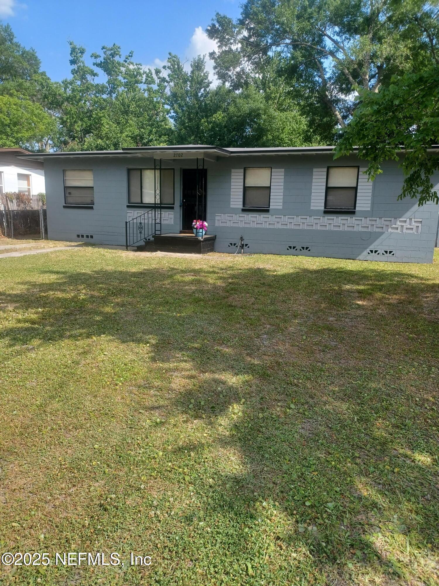 2702 Eventide Drive Jacksonville, FL 32209 - Photo 3 of 26 Front Yard 2