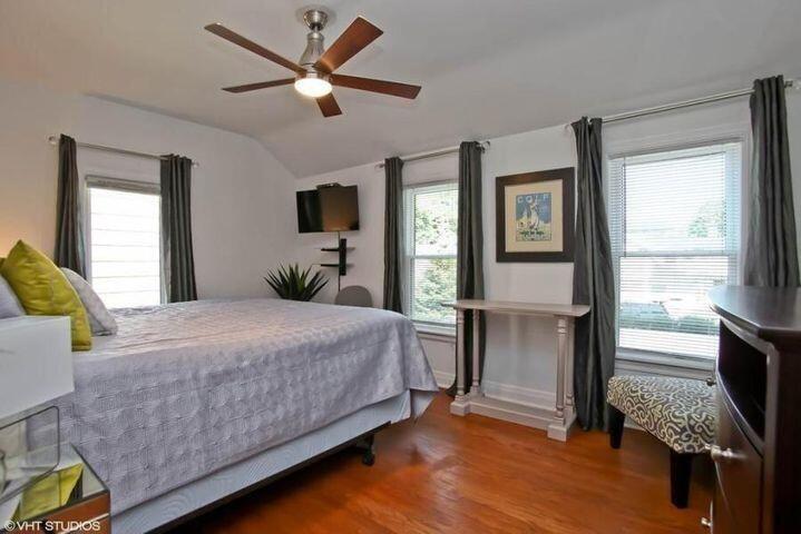 908 East Hampton Road Whitefish Bay, WI 53217 - Photo 14 of 23 Primary Bedroom