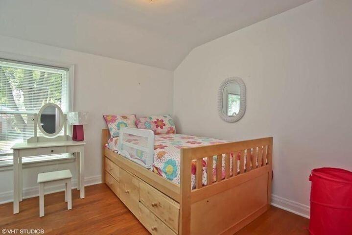 908 East Hampton Road Whitefish Bay, WI 53217 - Photo 15 of 23 Second Bedroom