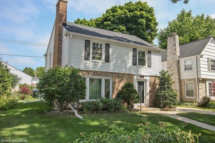 908 East Hampton Road Whitefish Bay, WI 53217 - Photo 23 of 23 Beautiful Landscaping