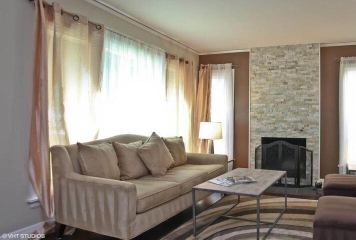 908 East Hampton Road Whitefish Bay, WI 53217 - Photo 5 of 23 Living Room