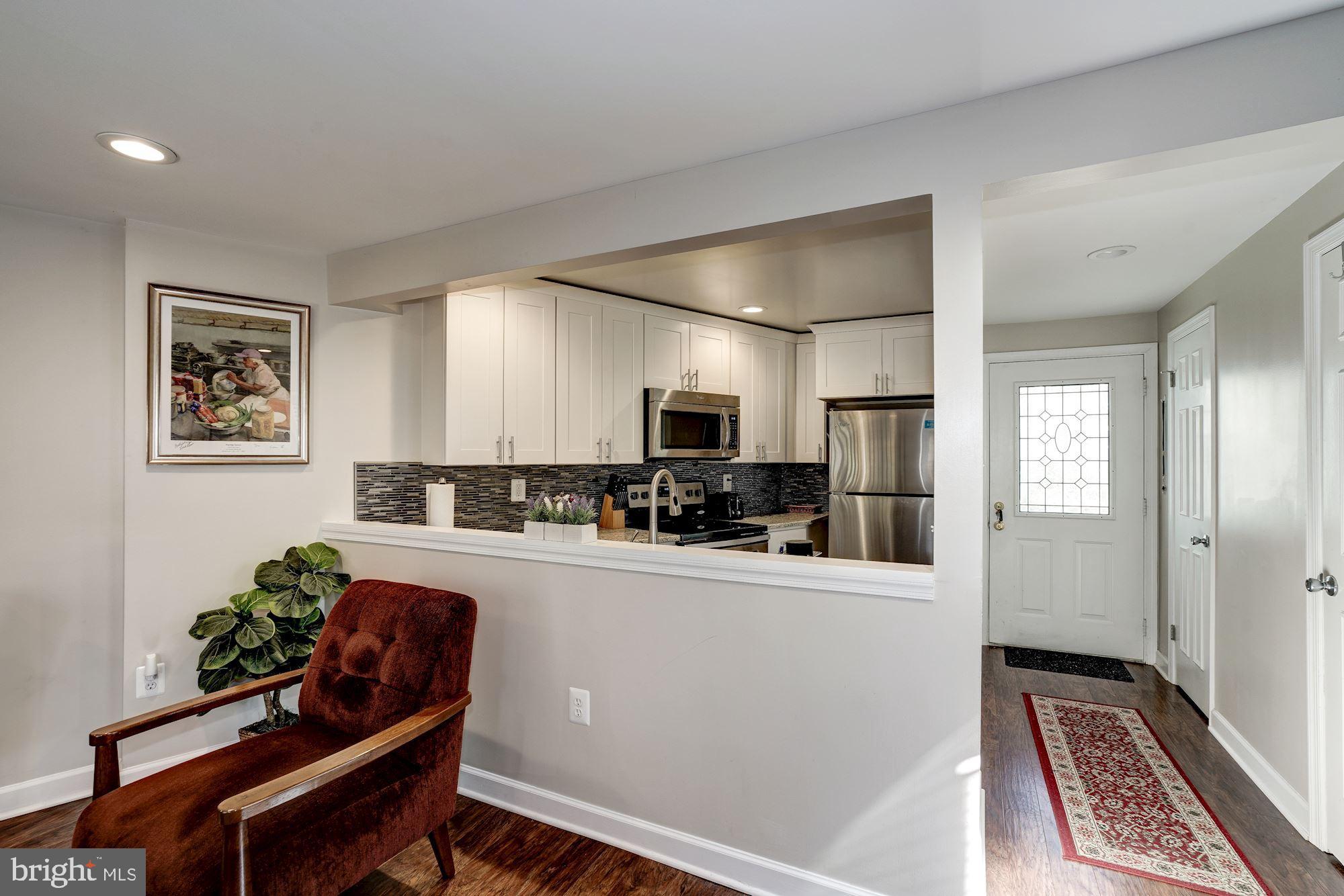 11192 Silentwood Lane Reston, VA 20191 - Photo 12 of 33 Airy Spaces