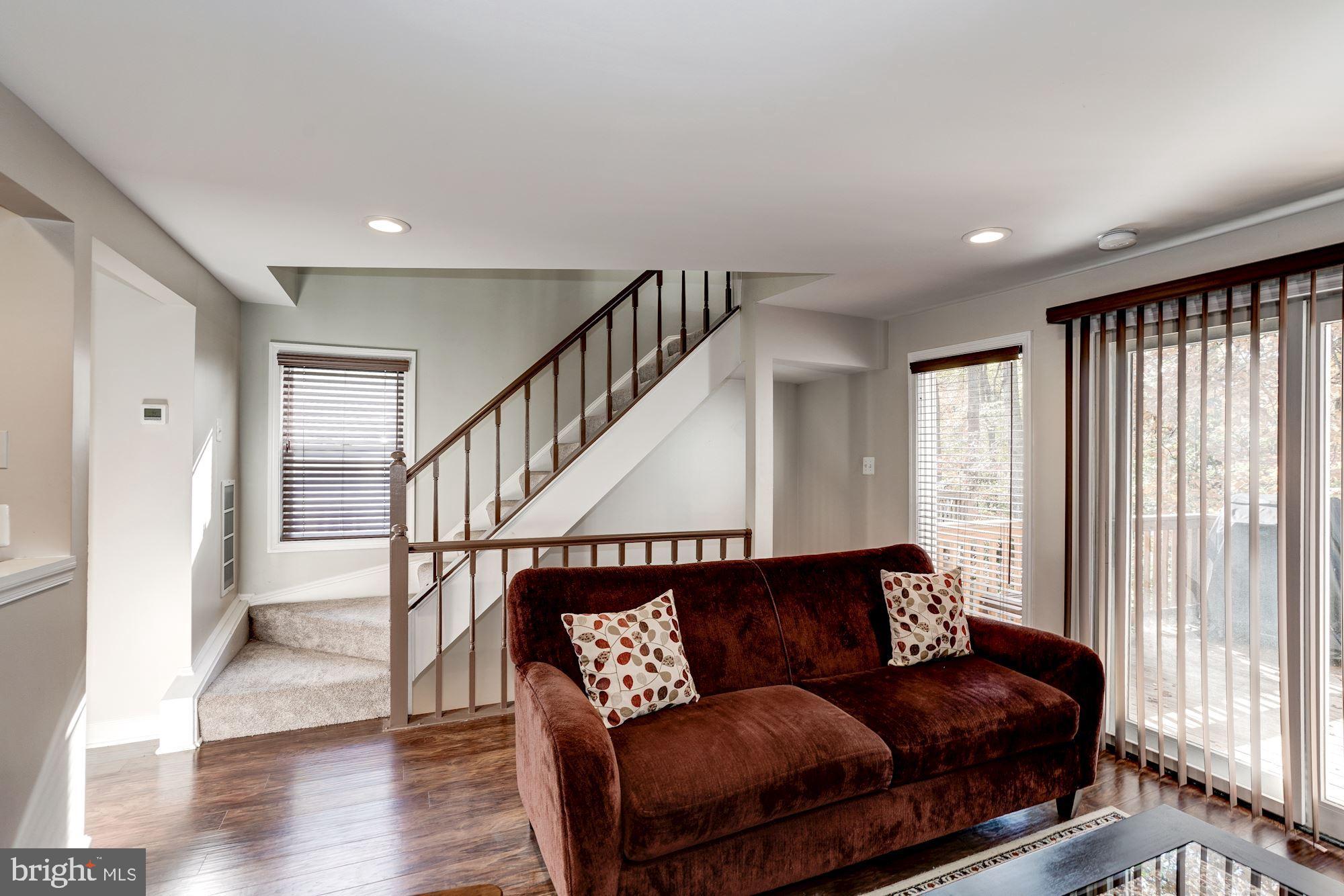 11192 Silentwood Lane Reston, VA 20191 - Photo 9 of 33 Bright Living Area