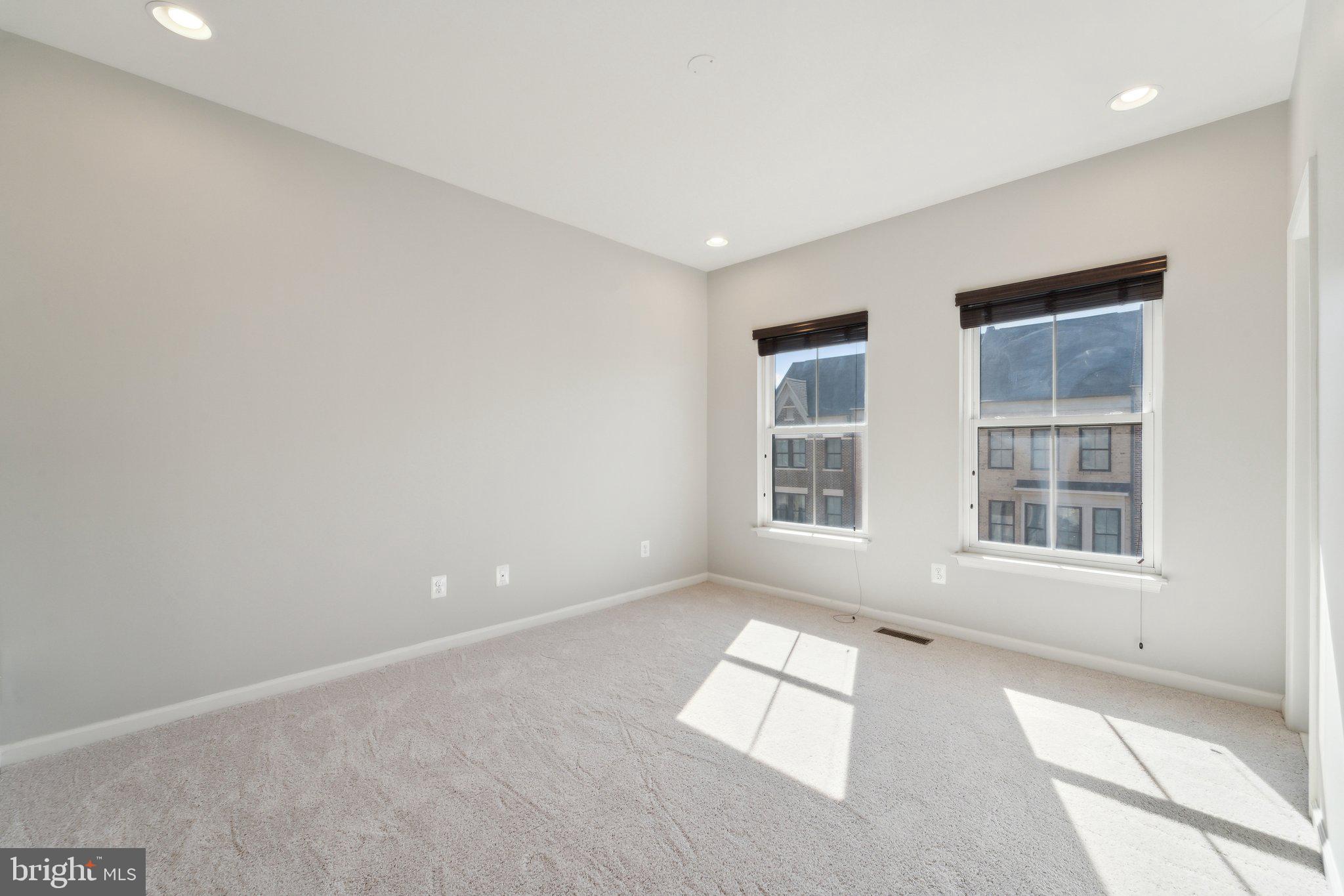 20398 Codman Drive Ashburn, VA 20147 - Photo 29 of 39 an empty room with windows