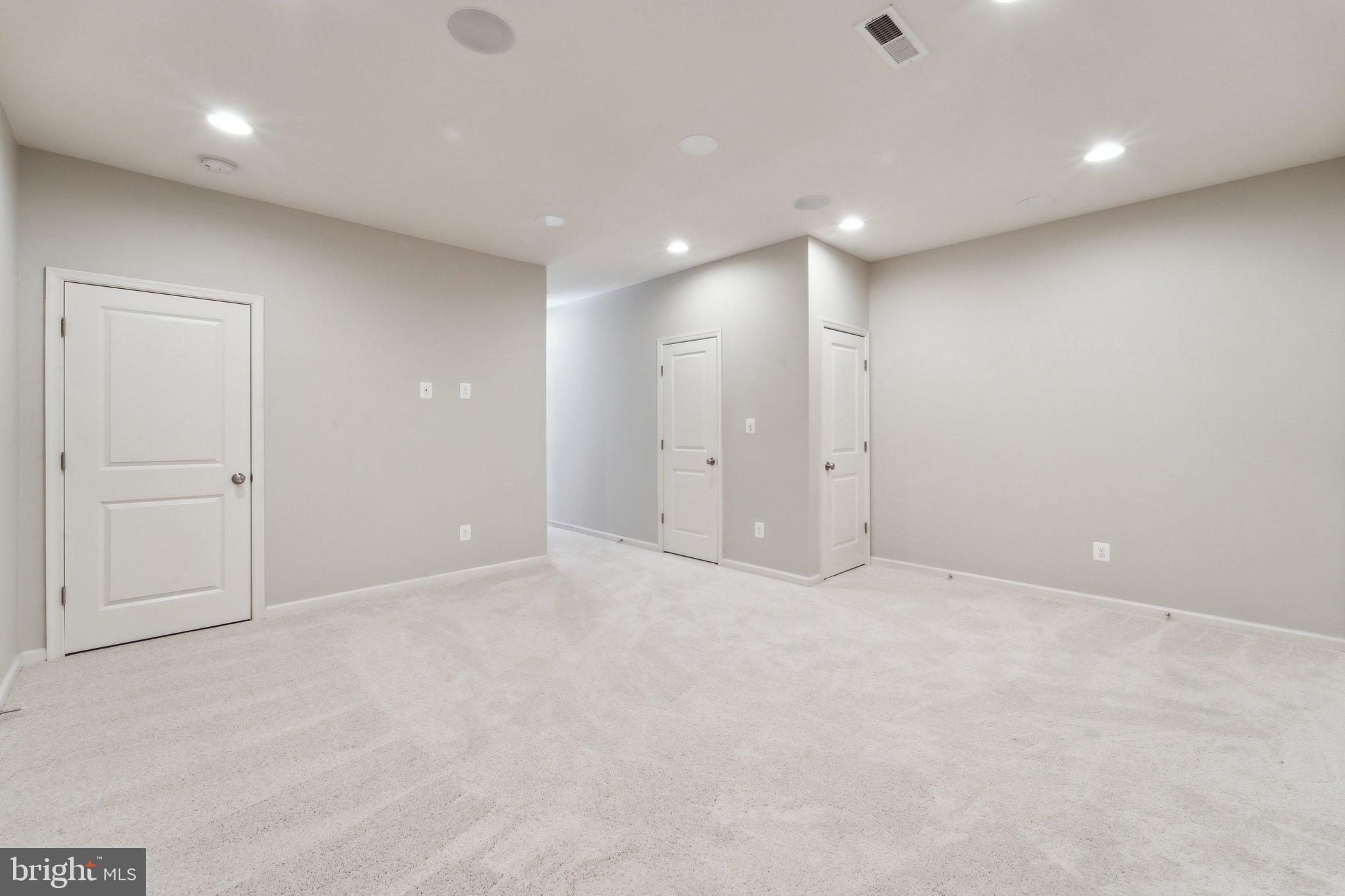 20398 Codman Drive Ashburn, VA 20147 - Photo 8 of 39 an empty room with an entryway