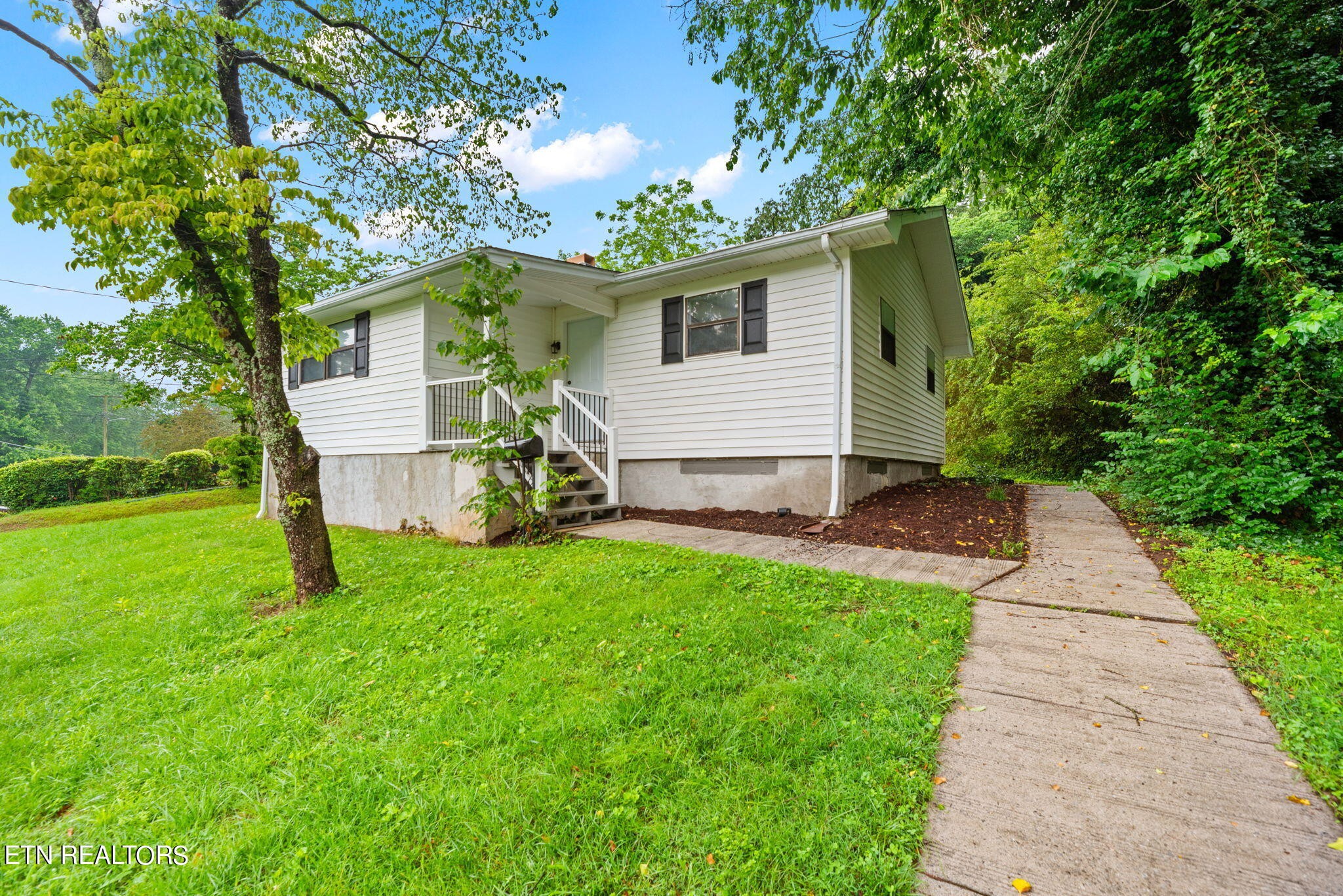 174 Outer Drive Oak Ridge, TN 37830 - Photo 1 of 24 Gallery Image 1