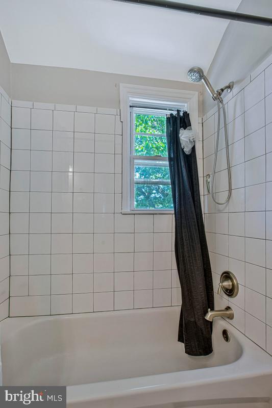 8438 Oakleigh Road Baltimore, MD 21234 - Photo 16 of 33 Bath