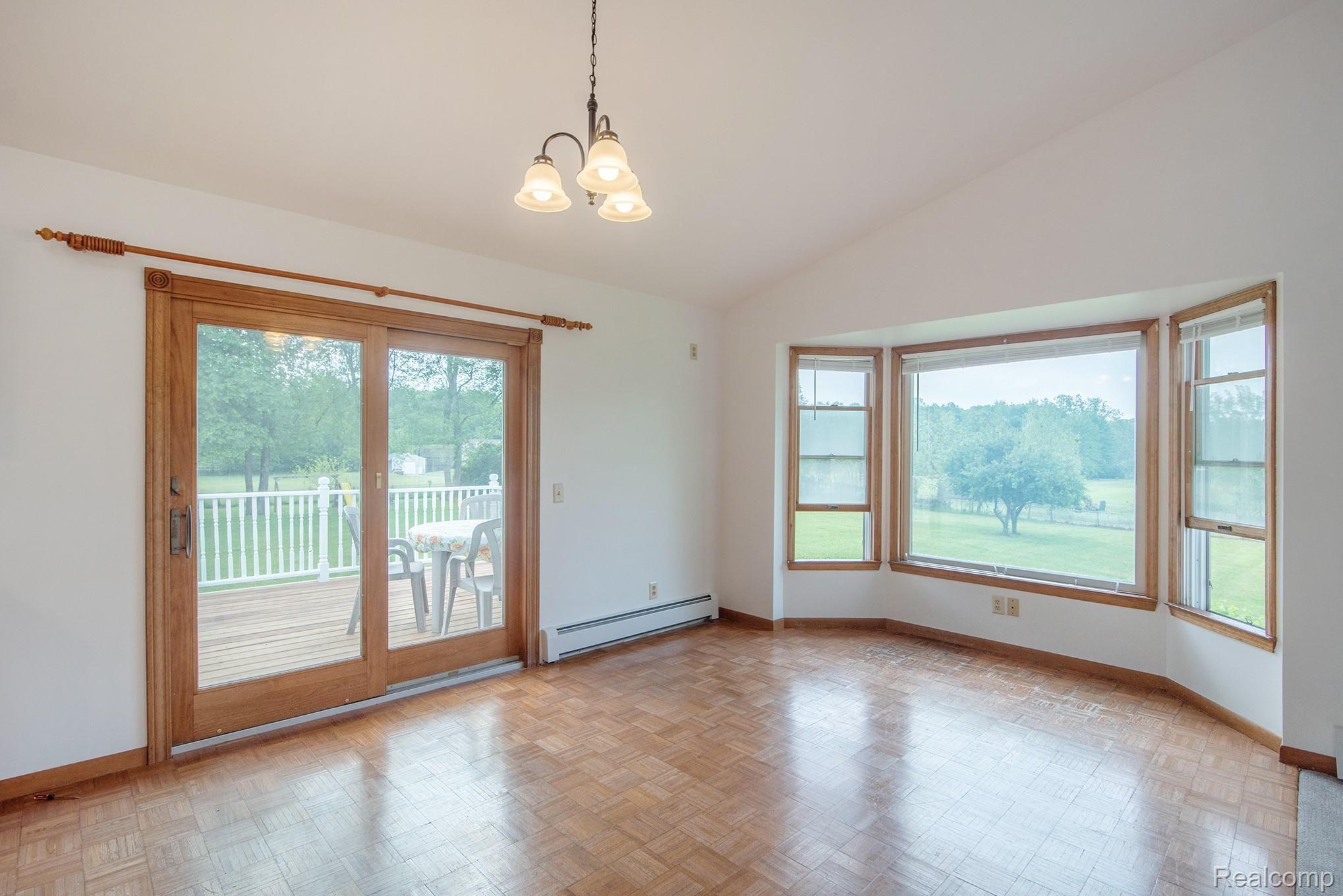 4250 North Nicholson Road Fowlerville, MI 48836 - Photo 11 of 48 Dining room with bay window