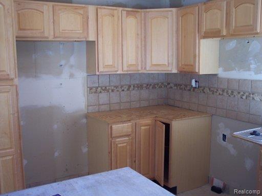 4007 Crocus Road Waterford, MI 48328 - Photo 7 of 10 Picture 032