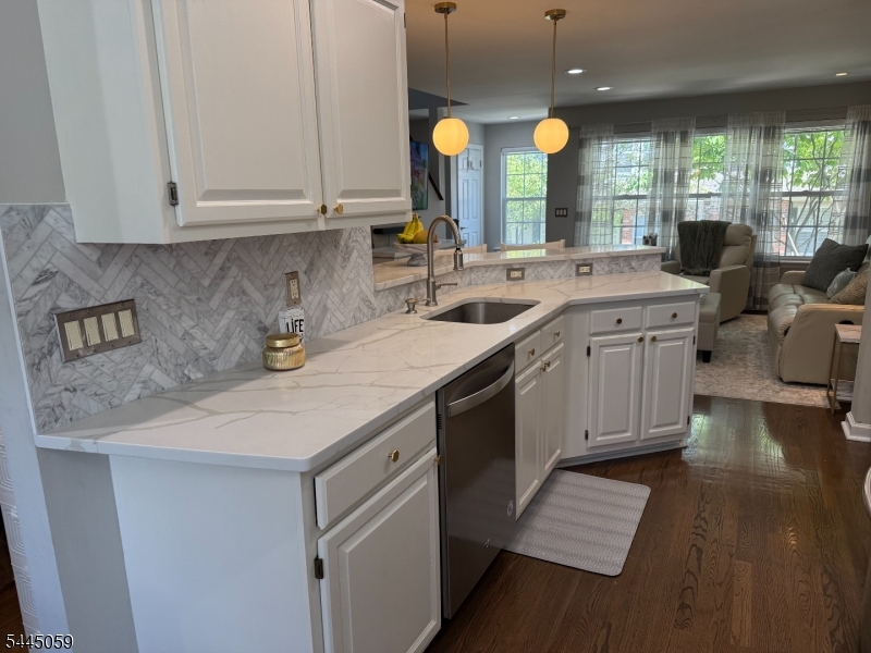 1602 Appleton Way Whippany, NJ 07981 - Photo 5 of 23
