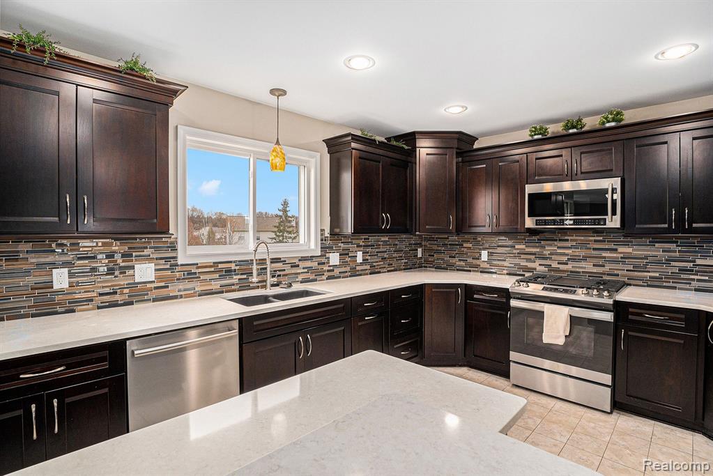 3699 Stratton Lane Howell, MI 48843 - Photo 4 of 39 Gallery Image 4