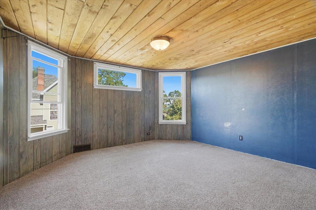 15 Division Street Pittsburgh, PA 15205 - Photo 27 of 44 an empty room with windows