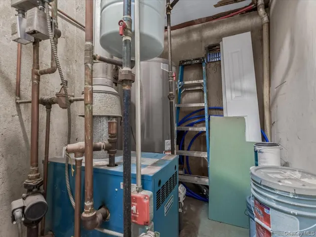 a view of walk in closet