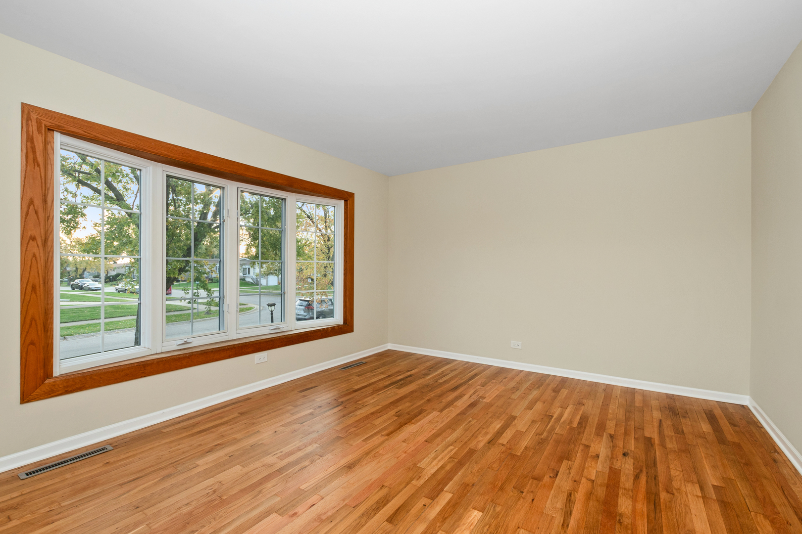 15512 Tudor Road Oak Forest, IL 60452 - Photo 3 of 22 Gallery Image 3
