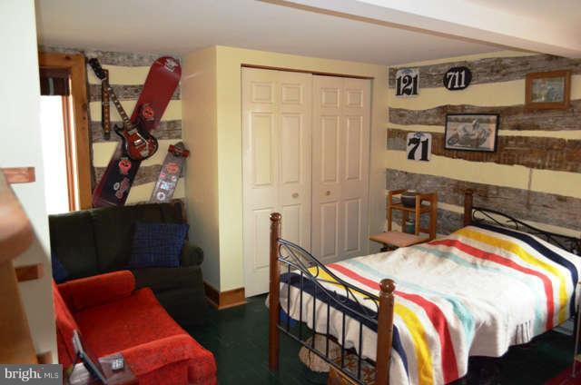 16618 Raven Rock Road Sabillasville, MD 21780 - Photo 17 of 22 Bedroom