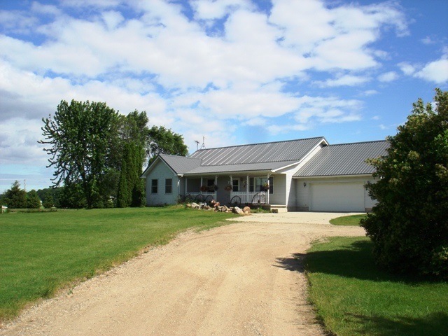 9842 East Pleasant Valley Road Shepherd, MI 48883 - Photo 30 of 38 1833555-32.JPG