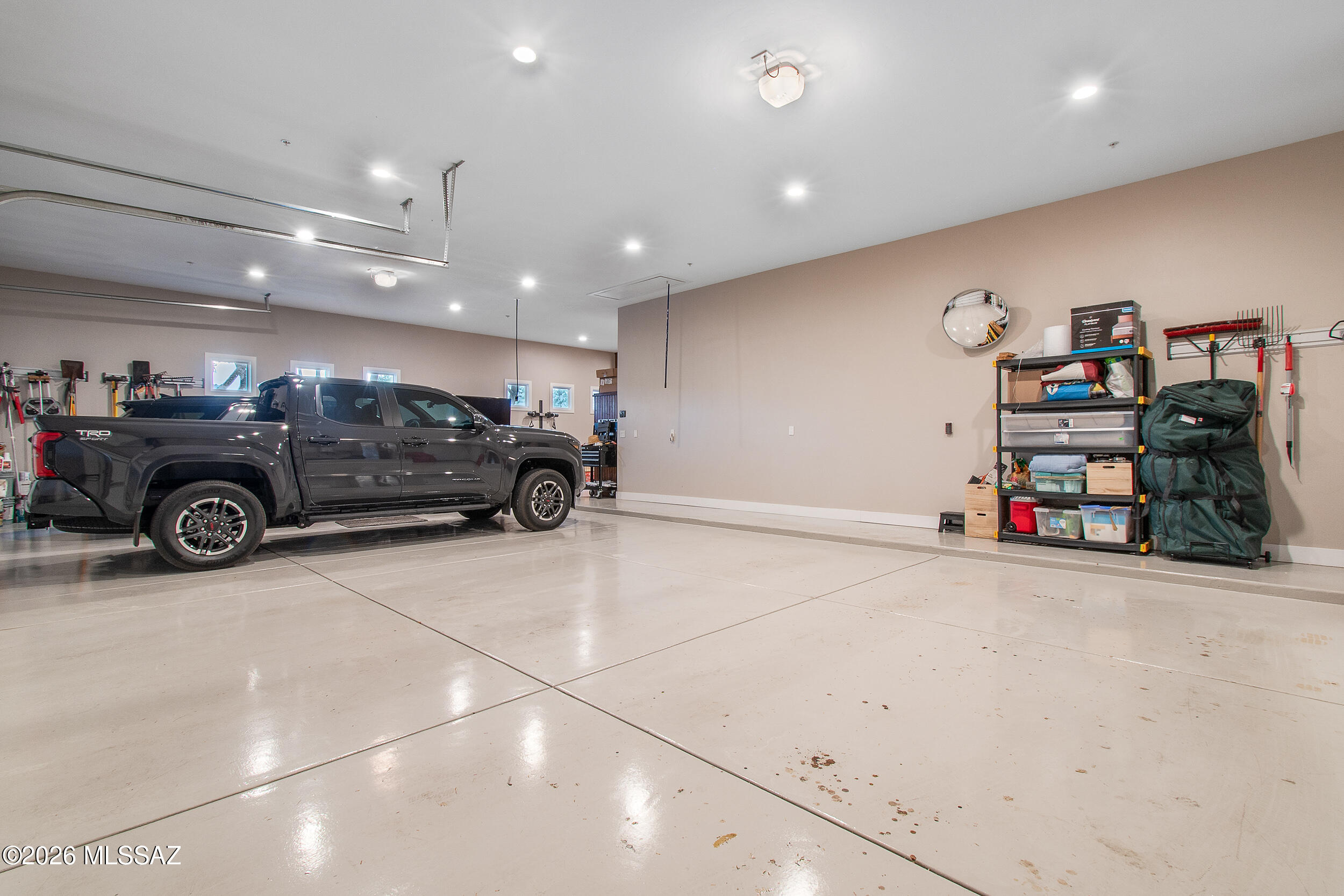 5790 North Abington Road Tucson, AZ 85743 - Photo 40 of 52 4 car oversized garage