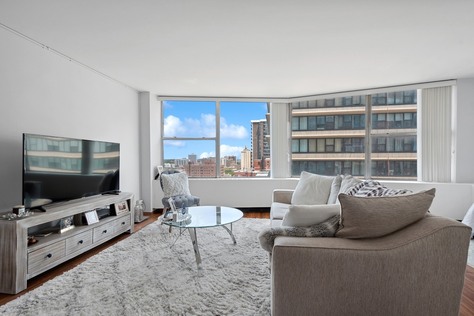 5757 North Sheridan Road, Unit 15G Chicago, IL 60660 - Photo 3 of 18 a living room with furniture and a flat screen tv