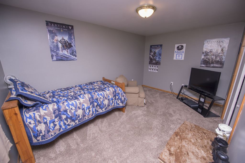 898 South 11 Mile Road Midland, MI 48640 - Photo 13 of 20 1839819-12.JPG