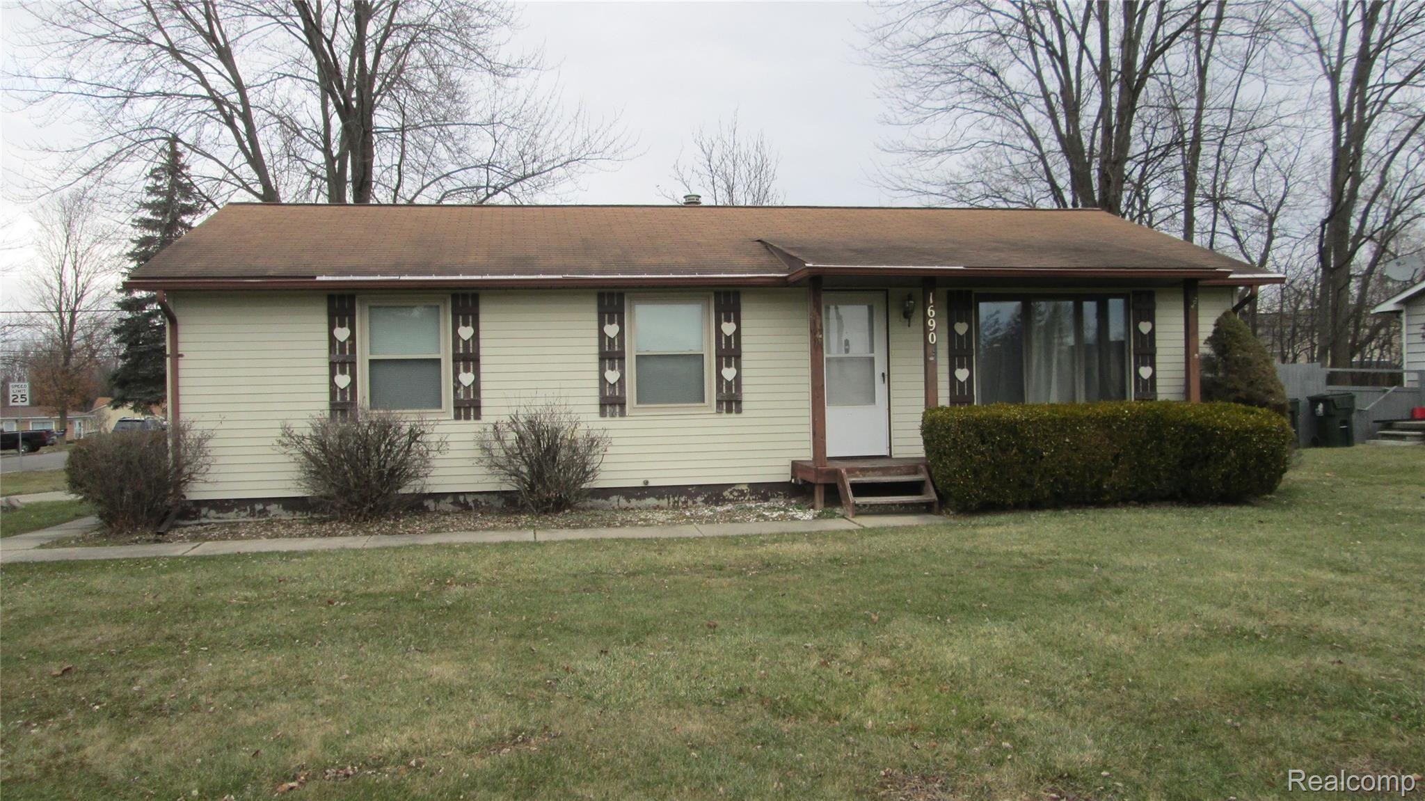 1690 South Boulevard West Rochester, MI 48309 - Photo 1 of 24 IMG_1914.JPG