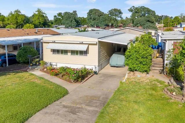 a view of a back yard of the house