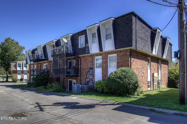 $157,000 | 1625 Woodrow Drive, Unit 402, Knoxville, TN 37918