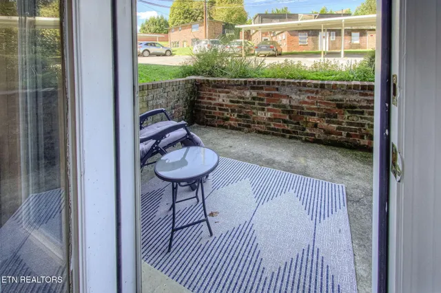 $157,000 | 1625 Woodrow Drive, Unit 402, Knoxville, TN 37918