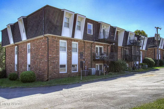 $157,000 | 1625 Woodrow Drive, Unit 402, Knoxville, TN 37918